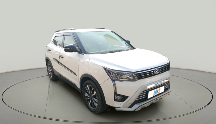 2020 Mahindra XUV300 W8 (O) 1.5 DIESEL, Diesel, Manual, 1,15,832 km, exterior