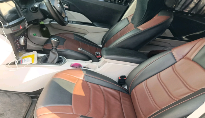 2020 Mahindra XUV300 W8 (O) 1.5 DIESEL, Diesel, Manual, 1,15,832 km, interior