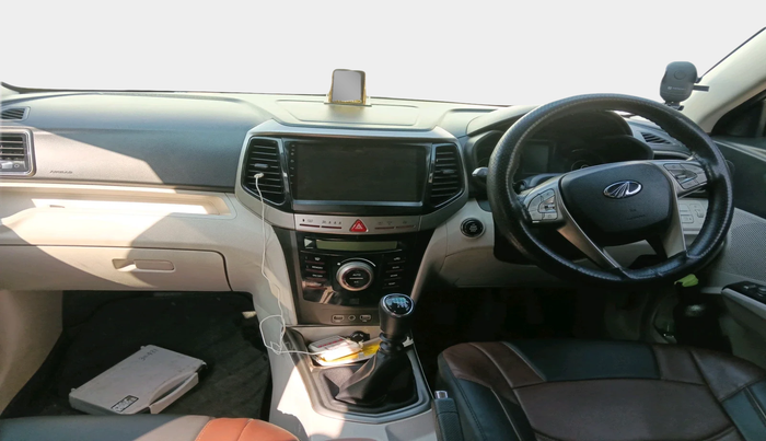 2020 Mahindra XUV300 W8 (O) 1.5 DIESEL, Diesel, Manual, 1,15,832 km, interior