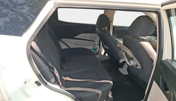 2022 Mahindra XUV300 W6 1.5 Sunroof Diesel, Diesel, Manual, 1,01,009 km, interior