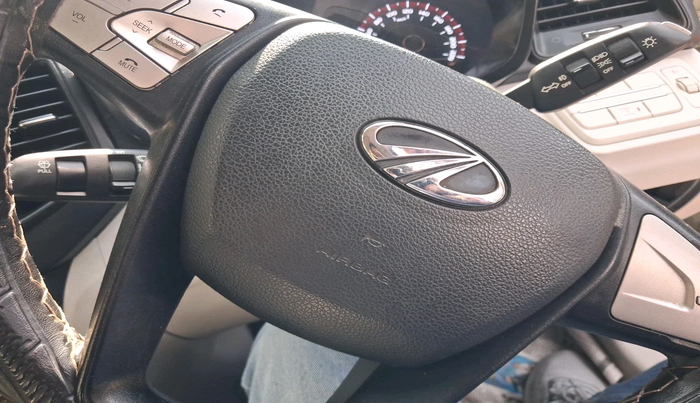 2022 Mahindra XUV300 W6 1.5 Sunroof Diesel, Diesel, Manual, 1,01,009 km, interior