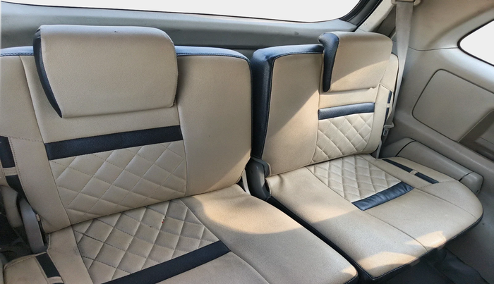 2010 Toyota Innova 2.5 G4 8 STR, Diesel, Manual, 1,59,551 km, interior