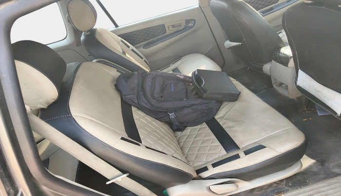 2010 Toyota Innova 2.5 G4 8 STR, Diesel, Manual, 1,59,551 km, interior