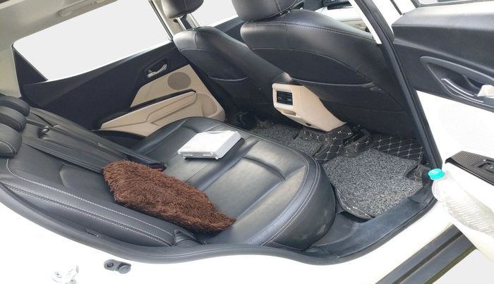 2025 Mahindra XUV 3XO REVX A 1.2 Petrol MT, Petrol, Manual, 13,075 km, interior