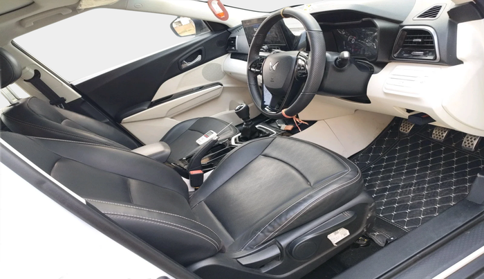 2025 Mahindra XUV 3XO REVX A 1.2 Petrol MT, Petrol, Manual, 13,075 km, interior