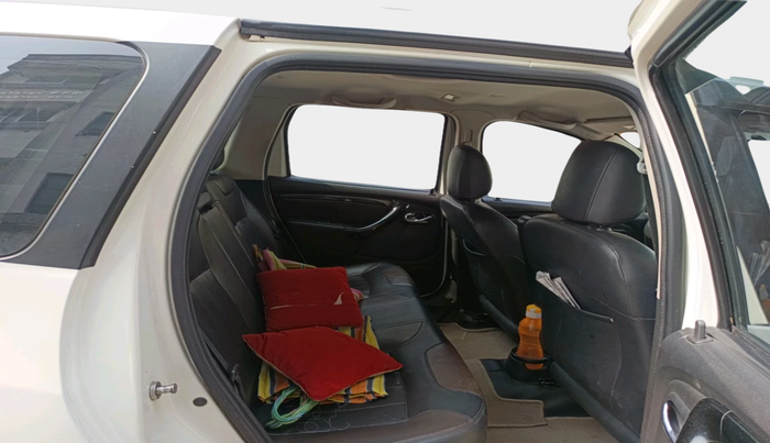 2017 Nissan Terrano XV D THP PREMIUM 110 PS, Diesel, Manual, 1,39,949 km, interior