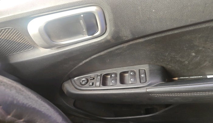 2019 Hyundai VENUE SX 1.0 (O) TURBO, Petrol, Manual, 81,972 km, interior