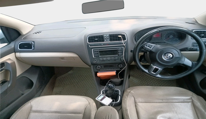 2013 Volkswagen Vento HIGHLINE DIESEL 1.6, Diesel, Manual, 1,77,450 km, interior