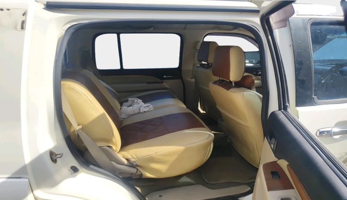 2011 Ford Endeavour 2.5L 4X2 MT, Diesel, Manual, 1,01,224 km, interior