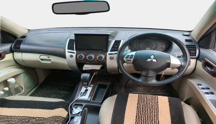 2015 Mitsubishi Pajero Sport 2.5 AT 4X2, Diesel, Automatic, 64,275 km, interior