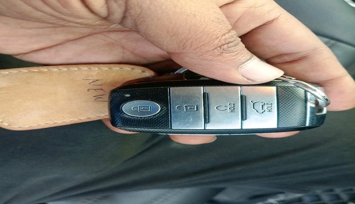 2021 KIA SONET HTK PLUS 1.0 IMT, Petrol, Manual, 42,651 km, interior