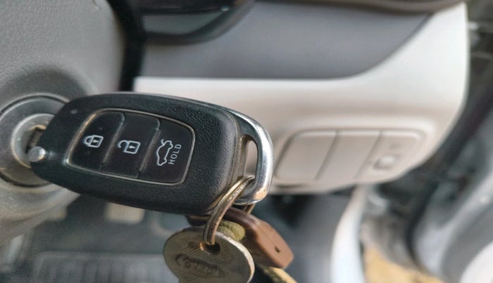 2020 Hyundai GRAND I10 NIOS SPORTZ 1.2 KAPPA VTVT, Petrol, Manual, 35,713 km, interior