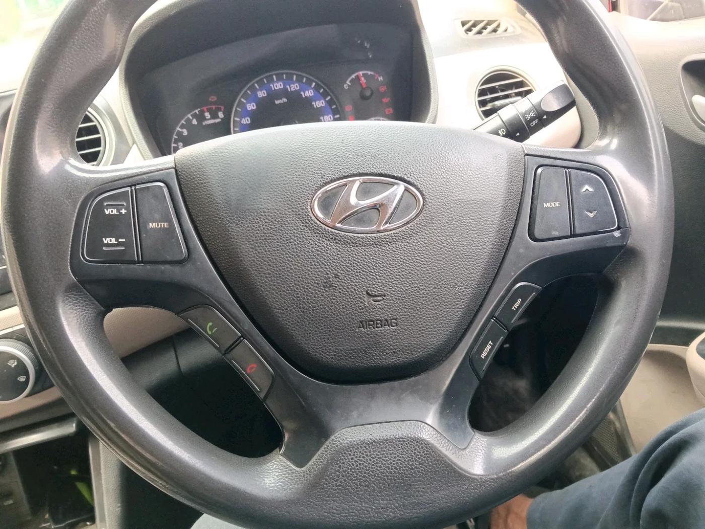 2016 Hyundai Xcent S 1.1 CRDI, Diesel, Manual, 1,33,542 km, interior