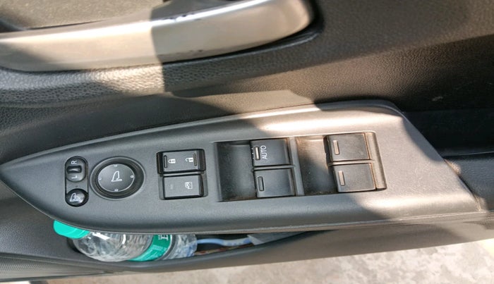 2017 Honda WR-V 1.2L I-VTEC VX MT, Petrol, Manual, 1,28,798 km, interior