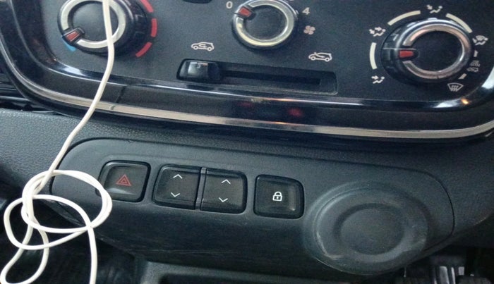 2016 Renault Kwid RXT 1.0, Petrol, Manual, 82,103 km, interior