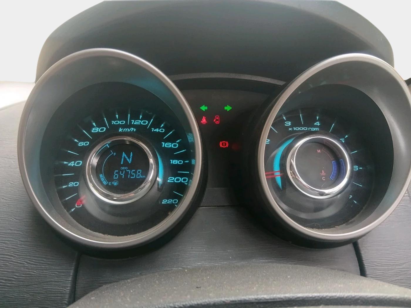2018 Mahindra XUV500 W7, Diesel, Manual, 64,900 km, interior
