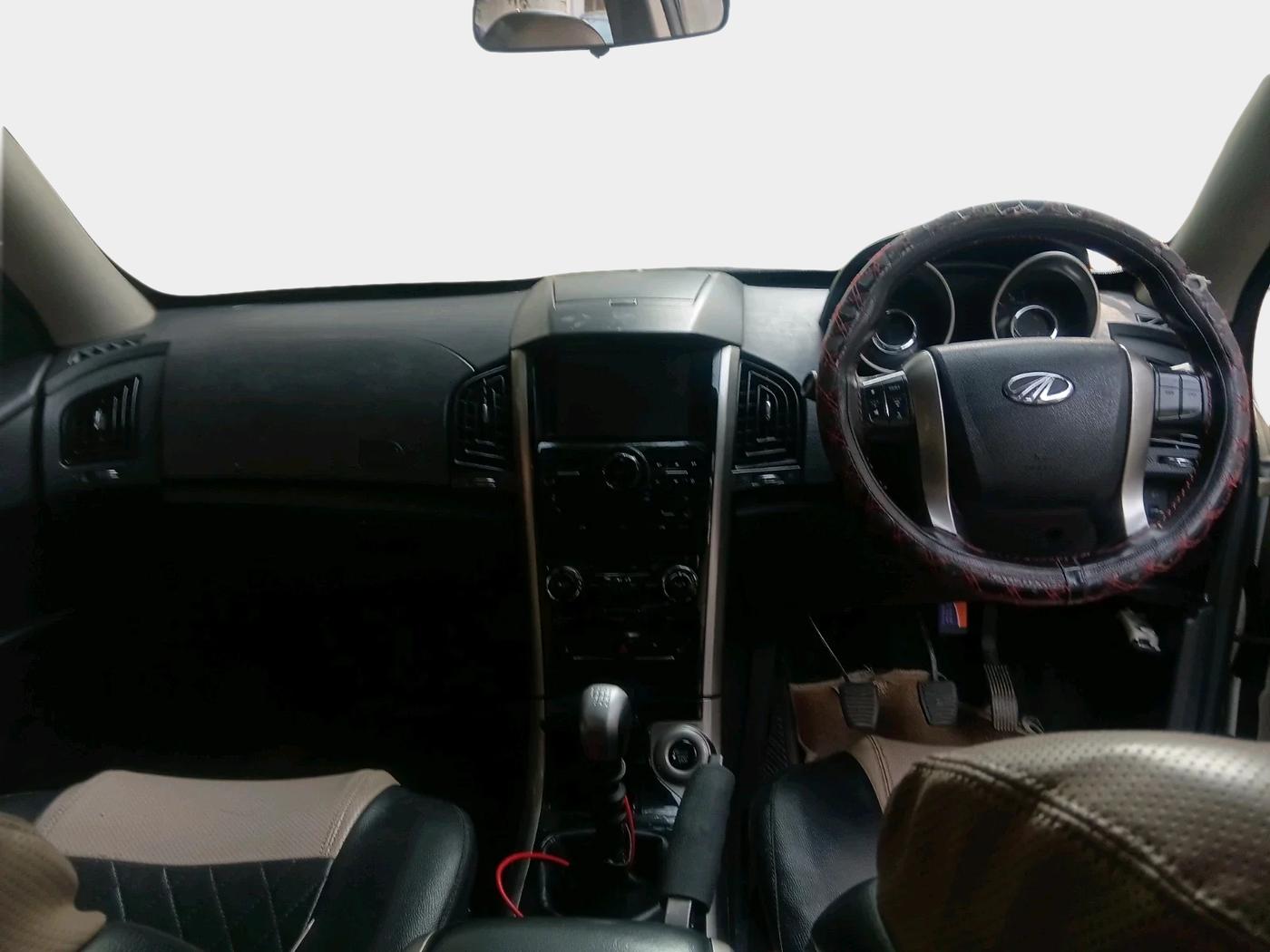 2018 Mahindra XUV500 W7, Diesel, Manual, 64,900 km, interior