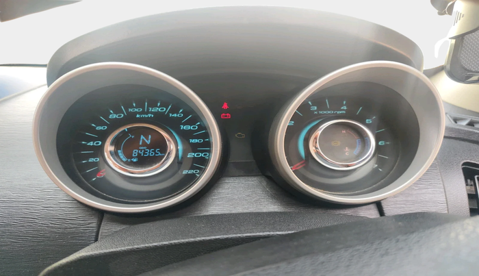 2017 Mahindra XUV500 W6, Diesel, Manual, 84,365 km, interior