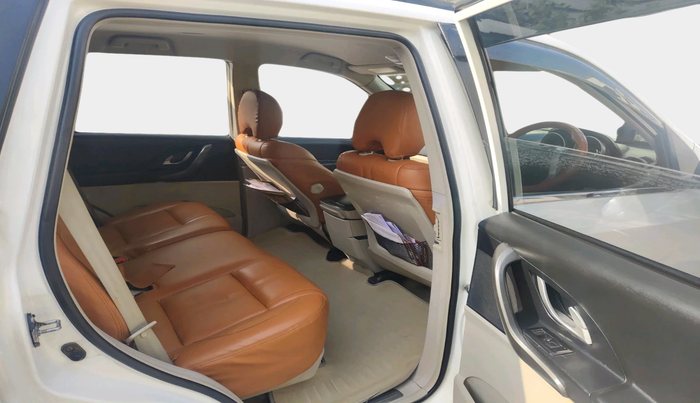 2017 Mahindra XUV500 W6, Diesel, Manual, 84,365 km, interior