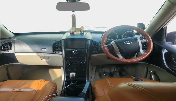 2017 Mahindra XUV500 W6, Diesel, Manual, 84,365 km, interior