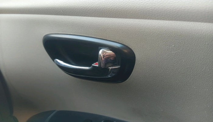 2015 Hyundai i10 SPORTZ 1.1, Petrol, Manual, 95,066 km, interior