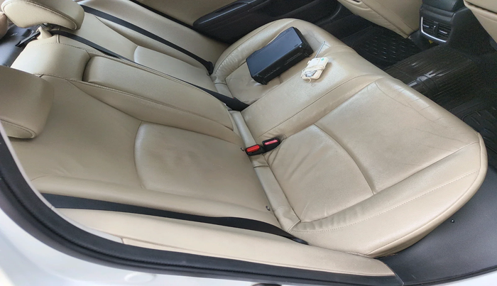 2019 Honda Civic 1.6L I-DTEC ZX MT, Diesel, Manual, 1,30,168 km, interior