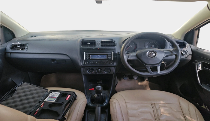 2015 Volkswagen Polo COMFORTLINE 1.5L, Diesel, Manual, 1,00,800 km, interior