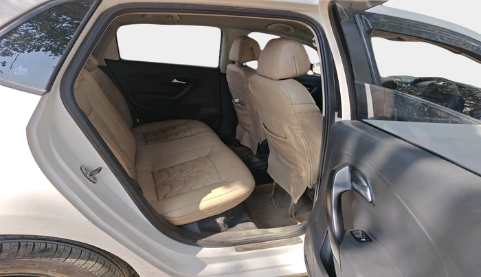 2015 Volkswagen Polo COMFORTLINE 1.5L, Diesel, Manual, 1,00,800 km, interior