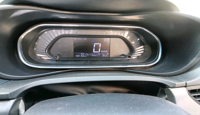 2022 Tata NEXON XM PLUS SUNROOF DIESEL, Diesel, Manual, 1,00,166 km, interior