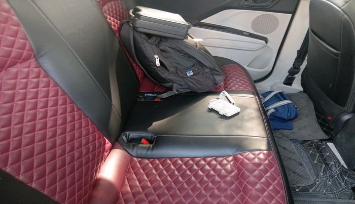 2023 Mahindra XUV300 W4 1.2 PETROL, Petrol, Manual, 12,473 km, interior