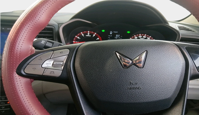 2023 Mahindra XUV300 W4 1.2 PETROL, Petrol, Manual, 12,473 km, interior