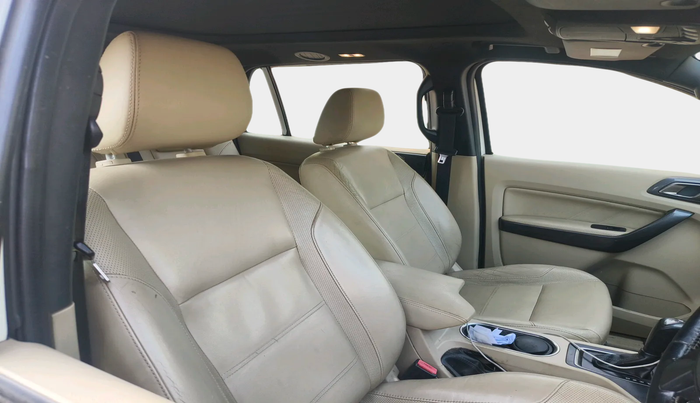 2016 Ford Endeavour TITANIUM 3.2 4X4 AT, Diesel, Automatic, 2,07,527 km, interior