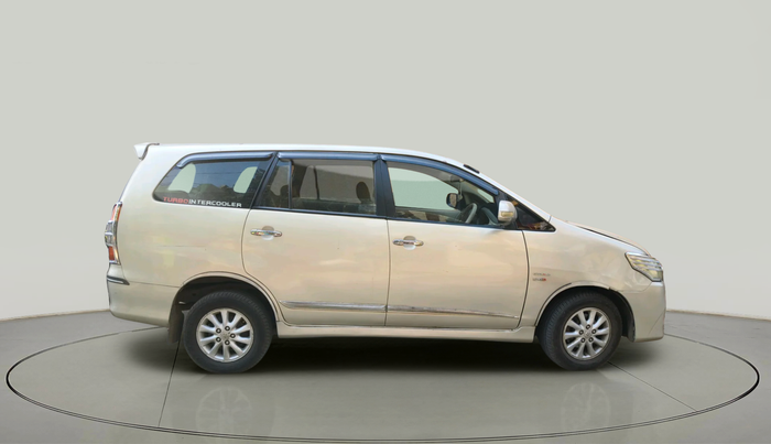 2014 Toyota Innova 2.5 ZX 7 STR, Diesel, Manual, 1,17,154 km, exterior