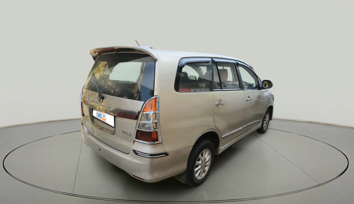 2014 Toyota Innova 2.5 ZX 7 STR, Diesel, Manual, 1,17,154 km, exterior