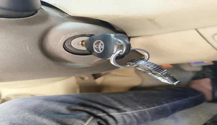 2014 Toyota Innova 2.5 ZX 7 STR, Diesel, Manual, 1,17,154 km, interior