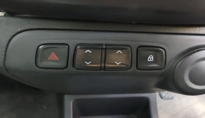 2017 Renault Kwid RXT 0.8, Petrol, Manual, 47,438 km, interior