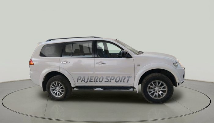 2014 Mitsubishi Pajero Sport 2.5 MT 4X4, Diesel, Manual, 1,32,147 km, exterior