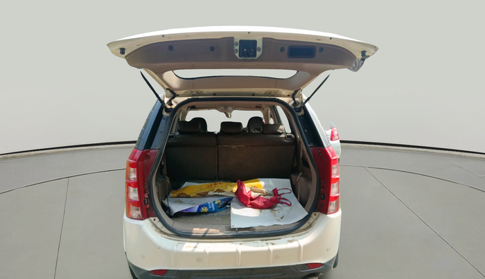 2015 Mahindra XUV500 W8, Diesel, Manual, 46,300 km, exterior