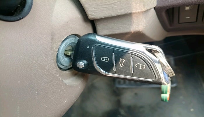 2015 Mahindra XUV500 W8, Diesel, Manual, 46,300 km, interior