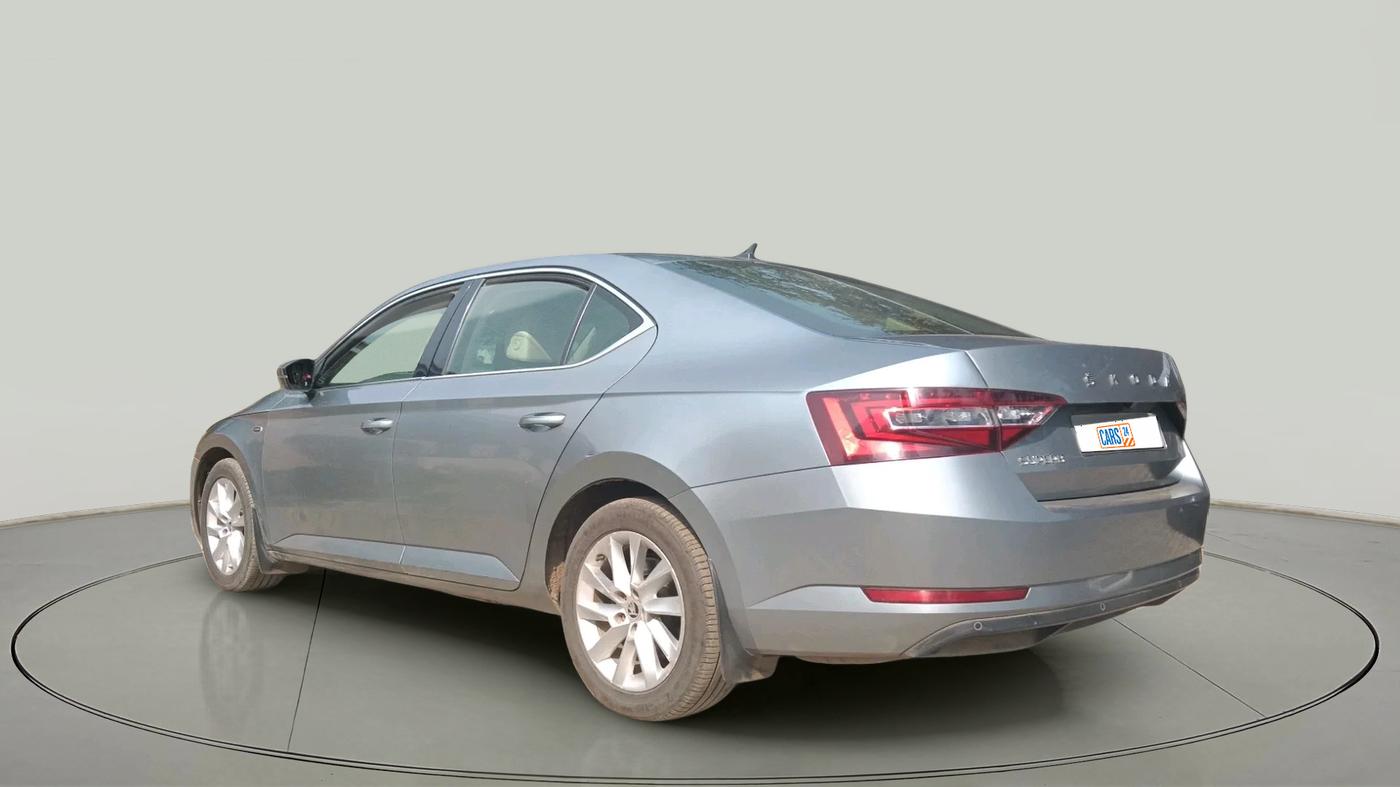 2017 Skoda Superb L&K 2.0 TDI AT, Diesel, Automatic, 1,42,683 km, exterior