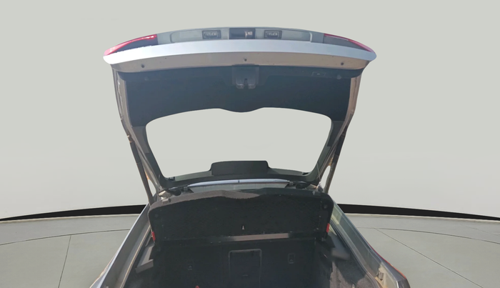 2017 Skoda Superb L&K 2.0 TDI AT, Diesel, Automatic, 1,42,683 km, exterior