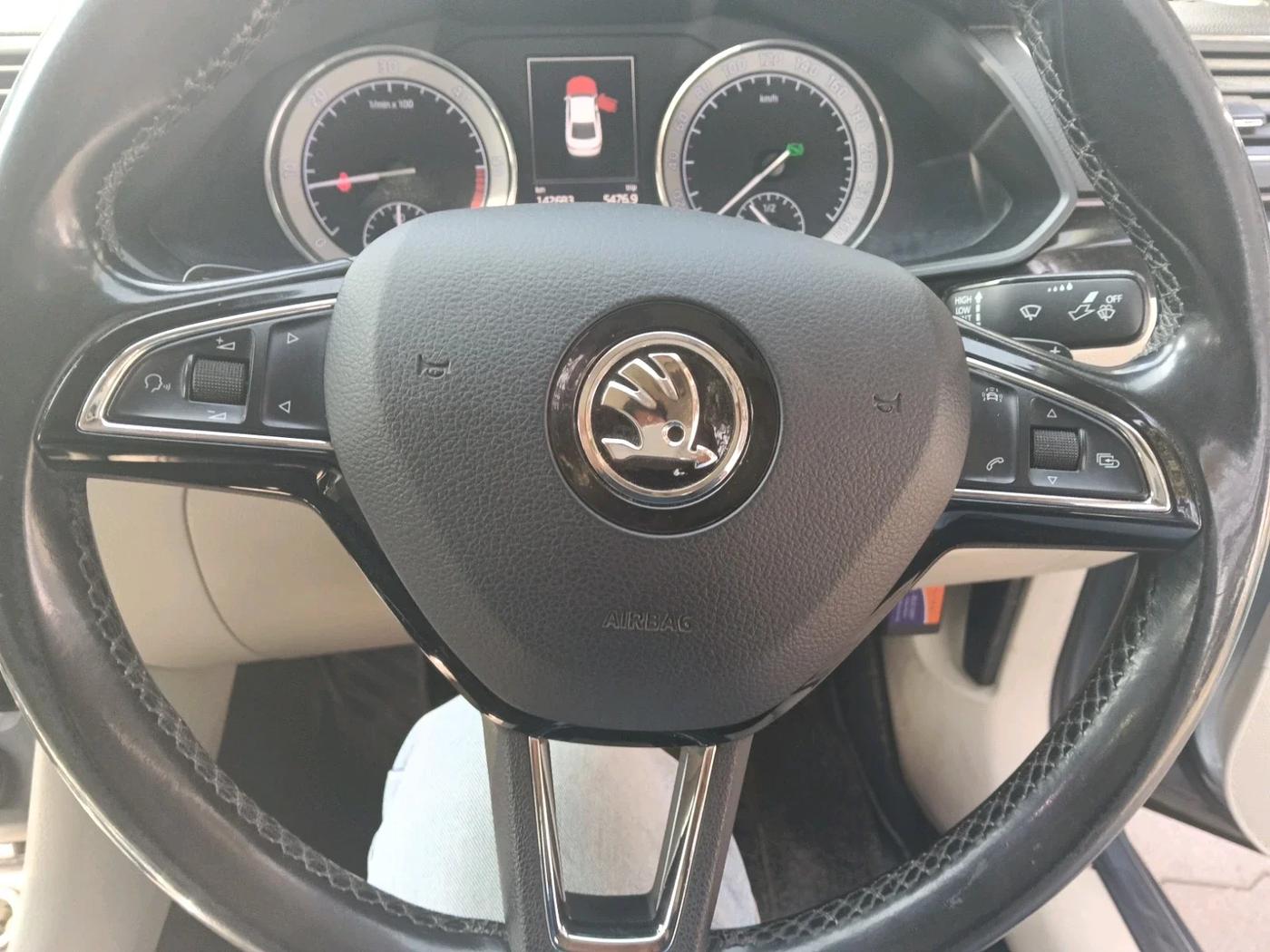 2017 Skoda Superb L&K 2.0 TDI AT, Diesel, Automatic, 1,42,683 km, interior