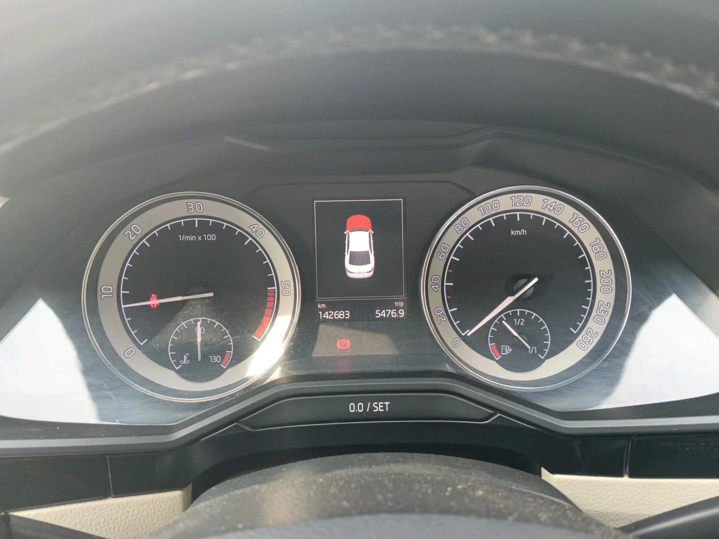 2017 Skoda Superb L&K 2.0 TDI AT, Diesel, Automatic, 1,42,683 km, interior