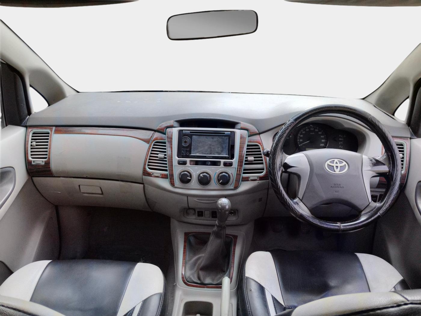 2012 Toyota Innova 2.5 GX 8 STR, Diesel, Manual, 2,78,283 km, interior