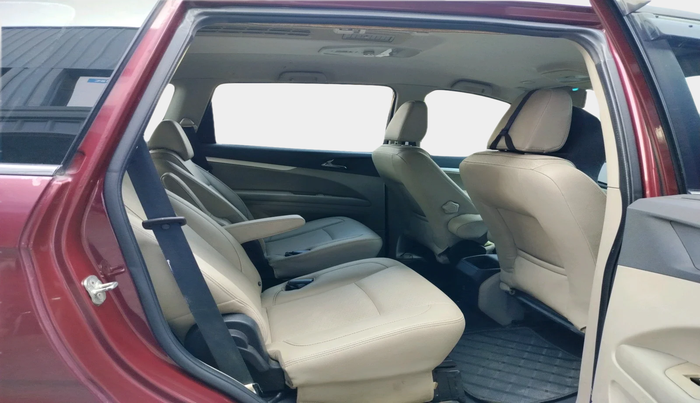 2018 Mahindra MARAZZO M8 7 STR, Diesel, Manual, 1,09,845 km, interior