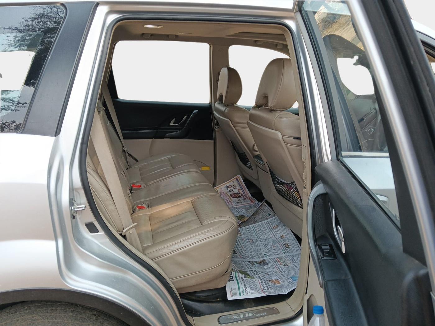 2015 Mahindra XUV500 W10, Diesel, Manual, 1,27,073 km, interior