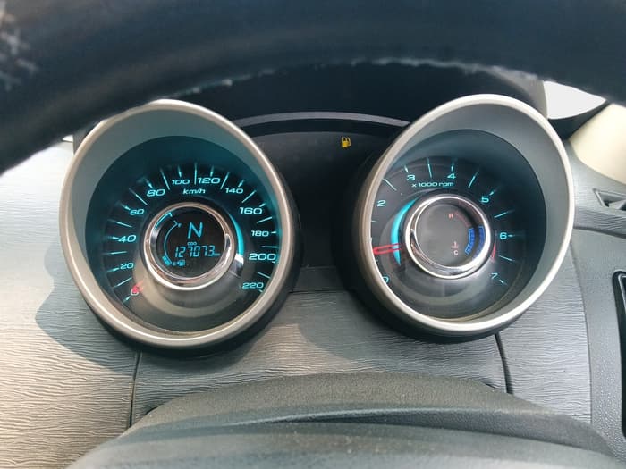 2015 Mahindra XUV500 W10, Diesel, Manual, 1,27,073 km, interior