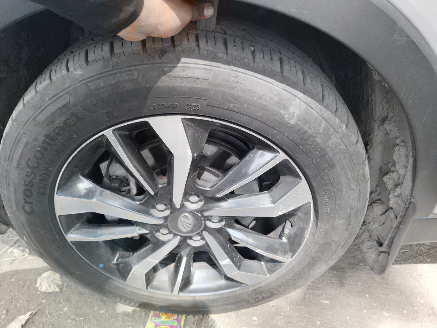 2019 Mahindra XUV300 W8 (O) 1.5 DIESEL, Diesel, Manual, 99,344 km, tyre