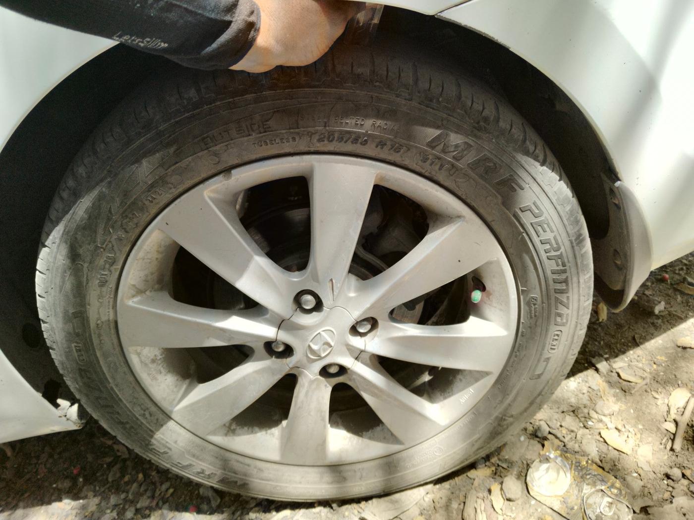 2012 Hyundai Verna FLUIDIC 1.6 CRDI SX, Diesel, Manual, 2,01,268 km, tyre