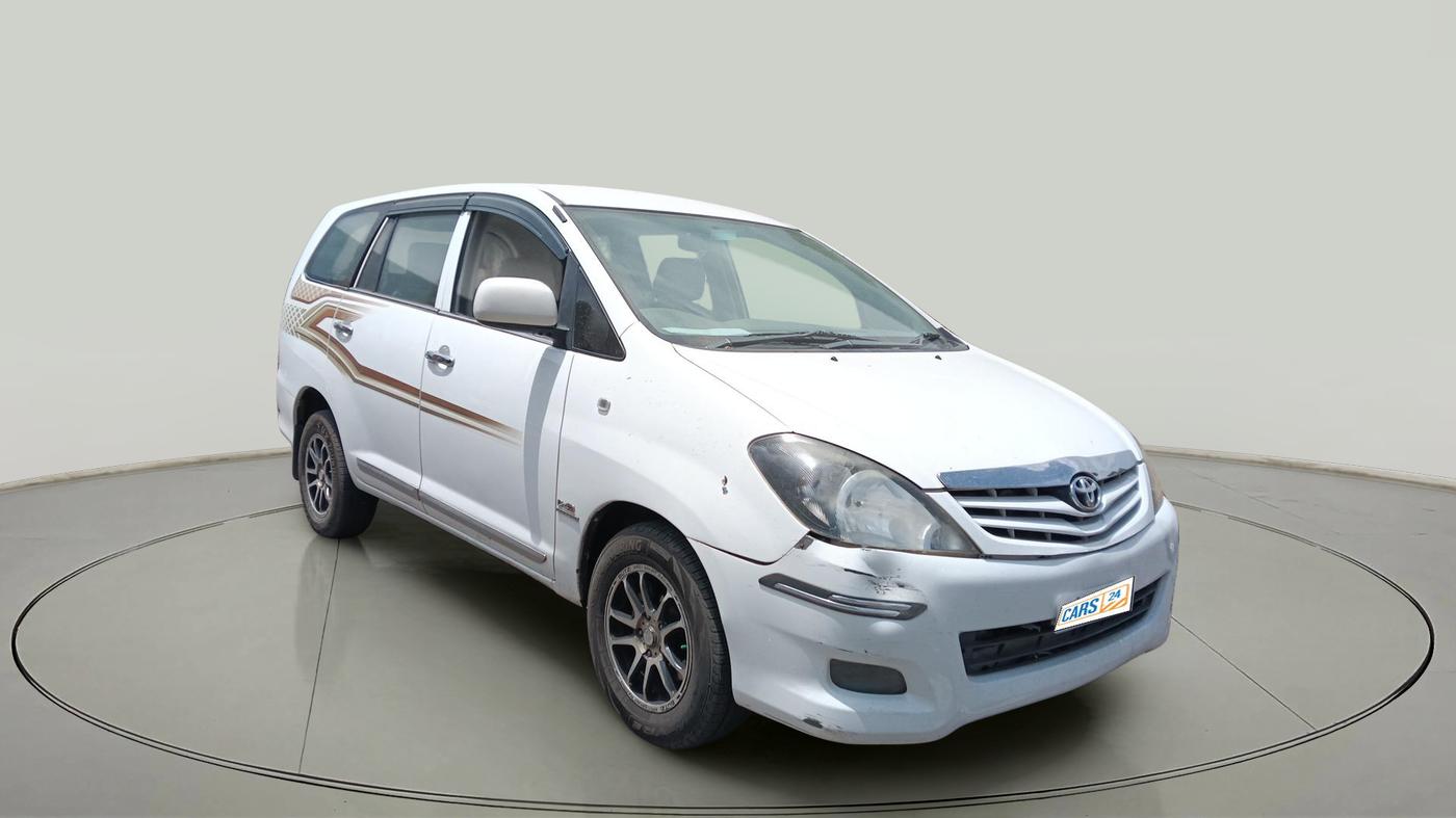 2010 Toyota Innova 2.5 G4 7 STR, Diesel, Manual, 1,69,076 km, exterior